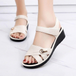 Naiste sandaalid suvised kallaku kontsaga libisemisvastased sandaalid pehme p&otilde;hjaga pehme nahk mugavad ema kingad paks alumine v&auml;ljas kandma keskealised sandaalid 36