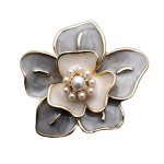 Naiste pross, kameelia, p&auml;rlitega kaunistus, libisemisvastane kott, mantli krae, m&uuml;ts, sall, kaunistus, riiden&otilde;el hall