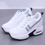 Uus stiil Valge v&otilde;rkpinnaga Valged kingad K&otilde;rgust suurendav sisetald Naiste tossud Naiste vabaaja turismikingad 35 punane