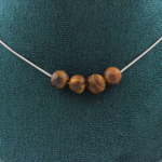 Pierres et Min&eacute;raux. Collier 4 perles Oeil de Tigre mat 8 mm. Chaine en acier inoxydable Collier femmes, hommes. Taille personnalis