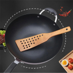 T&auml;iustatud k&auml;sitsi k&otilde;verdatud aukudega spaatel, puidust spaatliga k&ouml;&ouml;gin&otilde;ud, munakoogid, kalalabidas One Size kollane