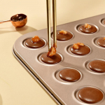 35 auguga s&uuml;sinikterasest k&uuml;psetusvorm makroonide k&uuml;psetusmatt mittenakkuvad k&uuml;psetusn&otilde;ud ahjuk&uuml;psetusn&otilde;ud magustoidualus koogivorm