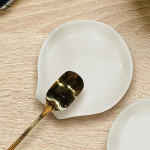 Mitmeotstarbeline keraamiline lusikahoidja, valge lusikahoidja lusikahoidja k&ouml;&ouml;giriistad lauan&otilde;ud lusikahoidja lusikas White