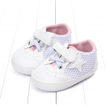 Beebi libisemisvastased PU-nahast First Walker Pehme tallaga vasts&uuml;ndinu tossud kaubam&auml;rgiga Breather v&auml;ikelapsele 11 valge