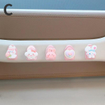 Konksud ees Armsad multifunktsionaalsed autokonksud v&auml;ikesed konksud naistele autoreisija kleepuvad konksud riputuskonksud armsad kaunistused automaski hoidikus A-White5pcs