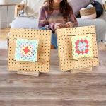 Bambusest heegeldatud blokeerimislaua komplekt tihvtidega &ndash; meisterdamine on entusiastidele h&auml;davajalik 25cmx25cm