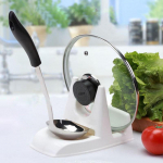 Lusikas potti kaas riiul toiduvalmistamise hoiuruum K&ouml;&ouml;gikaunistusega t&ouml;&ouml;riistaaluse hoidik valge