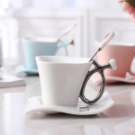 Keraamiline kohvikruus S&uuml;damekujulised tassid Sinine loominguline piimakruus lusikaga S&otilde;brap&auml;eva kinketopsikomplektid armastajatele Heart shaped lovers cup valge