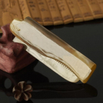 Kokkupandav sarvekammi taskukamm, massaažit&ouml;&ouml;riist juuste kujundamiseks, kaasaskantav juuksehooldust&ouml;&ouml;riist, sarvekamm.