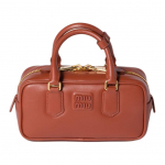 MIU MIU Arcadie seeria metallist graveeritud logo nahast &uuml;hes &otilde;las kandev k&auml;ekott naistele roostekarva One Size-Basic Set (Bag+Dust Bag) pruun