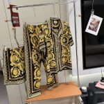 1011 uus j&auml;&auml;siidist meeste pidžaama l&uuml;hikeste varrukatega p&uuml;ksid retro &otilde;ukonnamustriga prinditud koduriiete kolmeosaline komplekt, mida saab kanda ka v&auml;ljas (as the picture,L) white