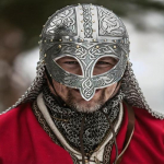Keskaegne viikingikiiver armor Vendel terasest s&ouml;&ouml;vitatud kiiver koos Chainmail Vikingiga