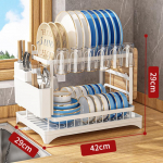 K&ouml;&ouml;gin&otilde;ude riiul Majapidamises kasutatavad s&ouml;&ouml;gipulgad, noa ja kahvli hoiurest, lauapealne kuivatusrest must