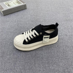 Naiste valged jalatsid lameda seelikuga kevadsuvised hingavad k&otilde;rgust suurendava sisetallaga v&otilde;rgust spordilauajalatsid 35 must