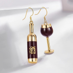 Isiksuse as&uuml;mmeetriline veinipudel tilkk&otilde;rvar&otilde;ngad j&otilde;ulude uusaasta s&uuml;nnip&auml;evapeo kingitus, 1 paar As shown in the figure