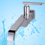 V&auml;lisseina t&uuml;&uuml;p &Uuml;he k&uuml;lma vee kraan, p&ouml;&ouml;rlev majapidamisruum r&otilde;du basseini mopi segisti Vastupidav vannitoa segisti kraan