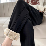 Naiste talispordip&uuml;ksid, millele on lisatud paksendatud lambavillast fliisist kinni seotud jalad, kantud kui vabaaja k&otilde;rge v&ouml;&ouml;kohaga soojad p&uuml;ksid, mis on &uuml;hendatud Hareni p&uuml;kstega 2XL must