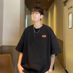 Uus l&uuml;hikeste varrukatega T-s&auml;rk meestele suvel, Korea stiilis trend, lihtne poolvarrukatega topp, Hongkongi stiilis vaba vabaaja br&auml;ndi T-s&auml;rk S must