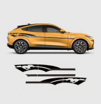 &Uuml;hilduv Ford Mustang Mach-E t&auml;isautokile v&otilde;idus&otilde;idukleebisega must
