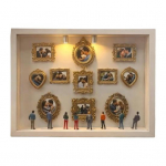 Suur Minimuuseumi Siluettkarp Valgustatud Varjukast Raamikomplekt 8 Minifiguuri ja 11 Kullast Miniraamiga Kohandatav Fotoesitluskarp Komplekt Juubeliteks D
