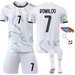 2025/26 Ronaldo Portugali v&otilde;&otilde;rsillev&auml;rvi jalgpallis&auml;rk Nr. 7 Laste spordir&otilde;ivad Valge 3 k&auml;epaelaga V&otilde;tmehoidja 130-140 CM valge