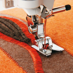 Kodu&otilde;mblusmasina jaoks m&otilde;eldud &uuml;ks r&otilde;ngas- v&otilde;i tuti-pressjala pannal