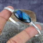 K&auml;sitsi valmistatud labradoriidist v&auml;&auml;riskivist 925 h&otilde;bedast k&auml;ev&otilde;ru reguleeritav kingitus talle Adjustable must