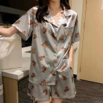 2024. aasta suvine naljakas koomiksitr&uuml;kk Naiste pidžaamakomplekt Pehme n&ouml;&ouml;biga rayon pidžaama magamisriided &Ouml;&ouml;r&otilde;ivad hall l&uuml;hikeste varrukatega s&auml;rk ja p&uuml;ksid, siidiplekk HomeWear M hall