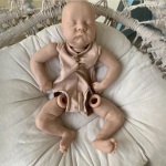 18-tolline Reborn Baby Doll Kit Levi suletud silmadega v&otilde;i avatud silmadega Pehmed vin&uuml;&uuml;list beebinukuvormid T&uuml;hjad v&auml;rvimata kokkupandamata komplekt K&auml;sitsi valmistatud isetehtud m&auml;nguasjatarvikud close eyes