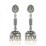 Pikad Jhumka p&auml;rlitega k&otilde;rvar&otilde;ngad