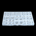 Ise isetegemise vaiguga t&auml;idis &scaron;ikk raamat, epoksiidist silikoonvorm, epoks&uuml;-UV-vaigust k&auml;sit&ouml;&ouml;kingitused