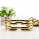 Kuldsed s&otilde;rmed, naiste prillid, &uuml;hes t&uuml;kis kang peo-cosplay jaoks. Erakordne mood, uudne k&auml;ekujuline peakate