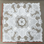 Klassikaline valge pitsiga tikitud kandiline puuviljamagustoit kohvilaud teealus, ehtekarp, antiikne katteriie 30cm x 30cm