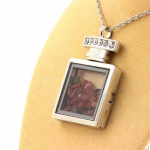 Pierres et Min&eacute;raux. Collier Tourmaline multicolore brut. Mod&egrave;le flacon.