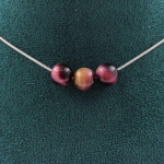 Pierres et Min&eacute;raux. Collier 3 perles Oeil de Tigre violet bicolore 8 mm. Chaine en acier Collier femmes, hommes. Taille personnali
