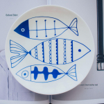 P&otilde;hjamaade keraamiliste lauan&otilde;ude komplekt: Kauside ja taldrikute kombinatsioon supi ja nuudlite jaoks &ndash; ideaalne kingitus majapidamiseks. Vertical Stripes with Black Edge