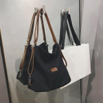 Naiste &uuml;lemise k&auml;epidemega &otilde;lakott Luksuslikud k&auml;ekotid, disainer nailonist vabaajak&auml;ekott Naistele vabaaja reisiseljakott 31x10x32cm