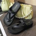 Flip-flops Paks kaldus konts, libisemisvastane pehme tald varvasklambriga sussid Naiste rannasussid Suvine mood Interneti-kuulsus 36 must