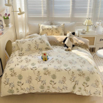 Talvine piima sametine neljaosaline komplekt, v&auml;ike v&auml;rske tr&uuml;kiga antistaatiline korall sametsoojus, kahepoolne sametist tekikate kolmeosaline komplekt Small three-piece set