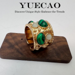 Peen Prantsuse malahhiidist ja mitmest v&auml;&auml;riskivist avatud s&otilde;rmus kullatud vasksest retrokujundusega.