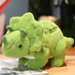 Armas simuleeritud dinosaurus Triceratopsi pl&uuml;&uuml;sist m&auml;nguasi t&auml;idisega metsloom Tyrannosaurus puuvillane nukk kaisupadi poisi s&uuml;nnip&auml;evakingitus 40CM beige