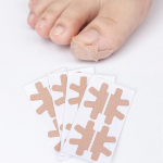 Sissekasvanud varbak&uuml;&uuml;ne korrigeeriv plaaster: Leevendage valu ja soodustage tervislikku kasvu 1 Unit / 4 Patches