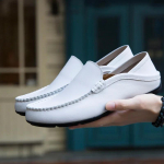 Suvemood Meeste Mokassiinid Itaalia Vabaaja Luksusbr&auml;ndi Meeste Kingad Ehtne Nahk Mokassiinid Kerged Hingavad Slip-on Paadikingad 43 valge