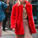 Pikk moodne karusnahast pl&uuml;&uuml;s, soe elegantne vaba mantel Talvine paksendatud rev&auml;&auml;riga kohev mantel S punane