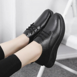 Mustad kunstnahast kingad Naiste t&ouml;&ouml;kingad N&ouml;&ouml;ritavad lameda p&otilde;hjaga lameda kontsaga &uuml;mmarguse varbaga mustad nahast kingad Naiste vabaaja kingad kevadsuvi 40 must