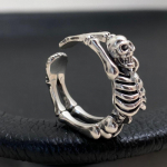 Chiba Euroopa ja Ameerika Retro Tai h&otilde;bedane Skull Skeleton Open Ring Punk Dark Cold Meeste ja Naiste mitmek&uuml;lgne h&otilde;bedane s&otilde;rmus adjustable