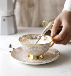 1 komplekt Bone China tassi ja taldrikuga, valge/must ruudustikuga kohvikruus, kullast servaga sisekujundusega lauan&otilde;ud, kingitus valge