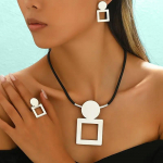 Moodne tipptasemel ehtekomplekt, kaelakee ja k&auml;ev&otilde;ru naistele h&otilde;be