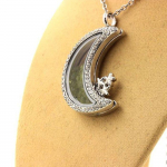 Pierres et Min&eacute;raux. Collier P&eacute;ridot brut. Mod&egrave;le Lune.