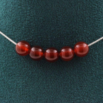 Pierres et Min&eacute;raux. Collier 5 perles Agate rouge 8 mm. Chaine en acier inoxydable Collier femmes, hommes. Taille personnalisable.